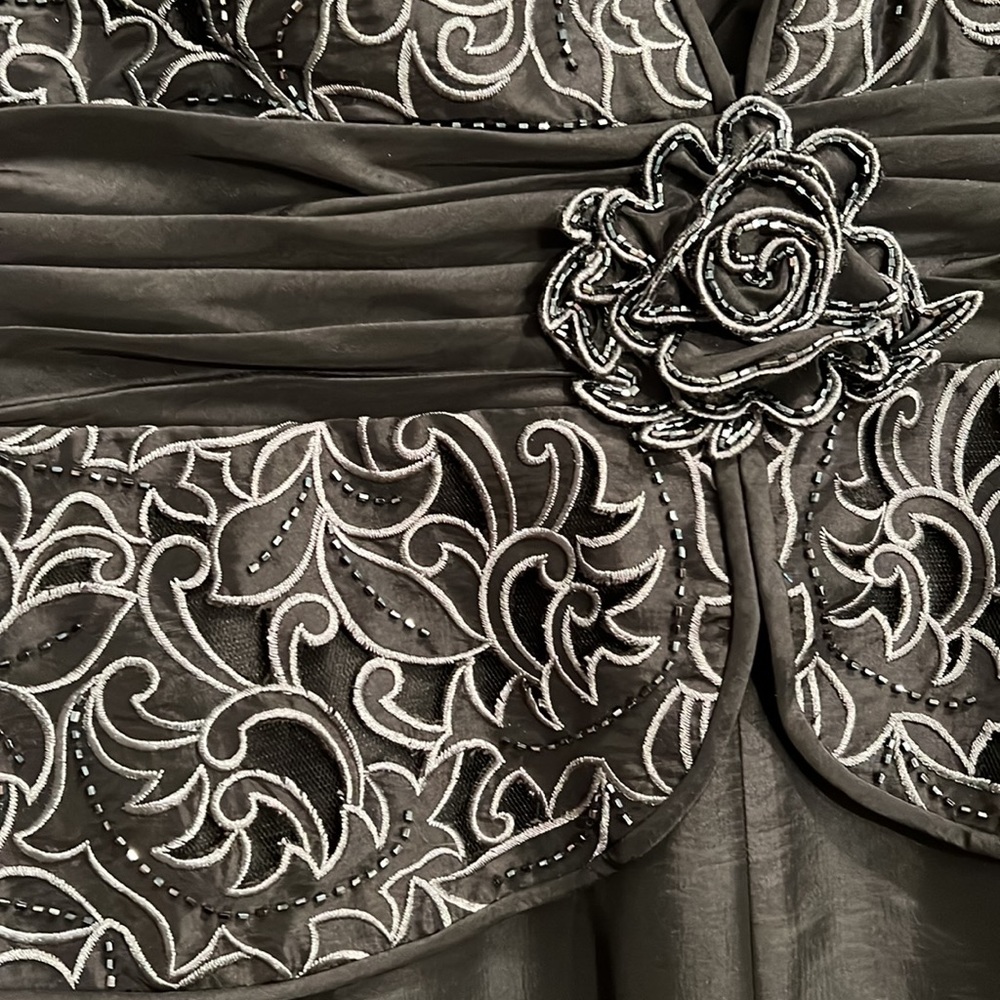 DAYMOR COUTURE Dress - Picture 3 of 8